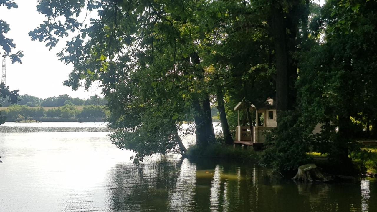 Seberak - Ubytovani V Chatickach A V Luxusnich Stanech Praga Exterior foto