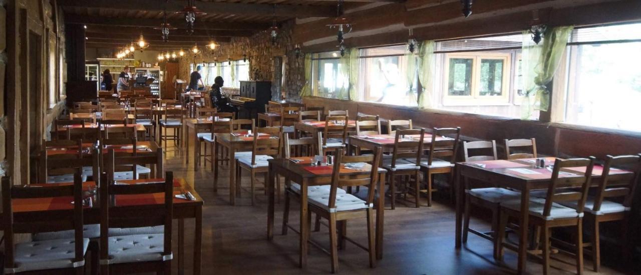 Seberak - Ubytovani V Chatickach A V Luxusnich Stanech Praga Exterior foto